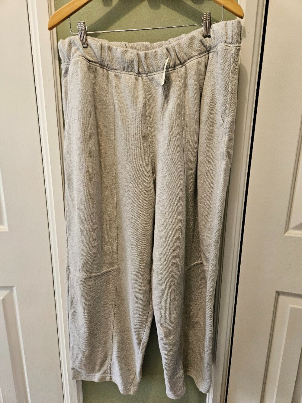 Aerie Gray Barrel Leg Front Seam Sweatpants Large L NEW Wide Leg Pockets Comfy